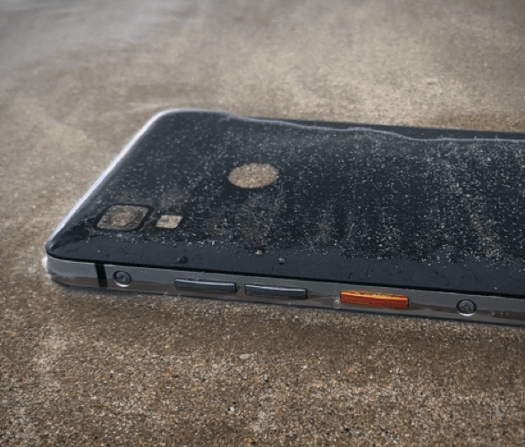 land-rover-explore-r-phone-3.jpg | Image