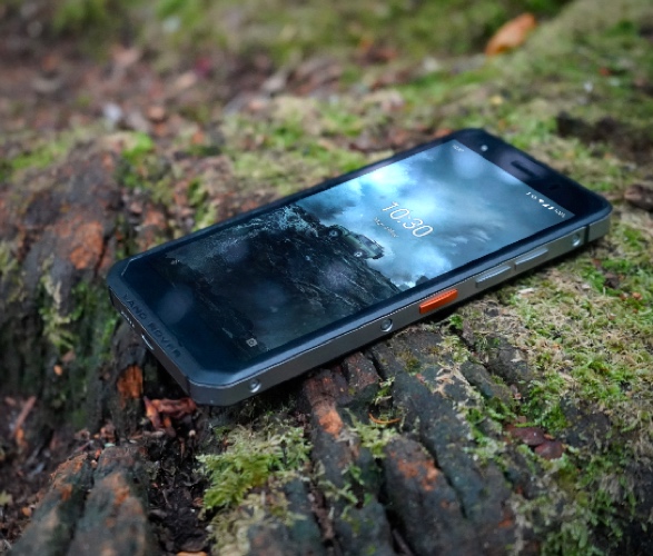 land-rover-explore-r-phone-5.jpg | Image