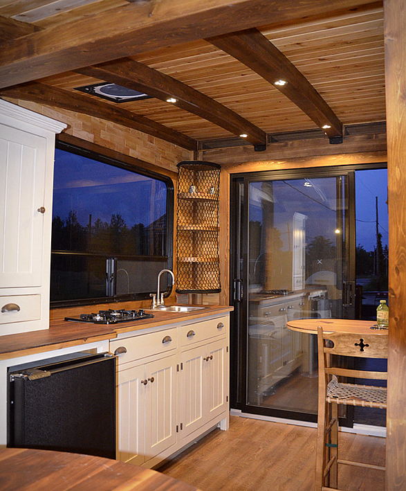 le-koroc-tiny-house-boat-2.jpg | Image
