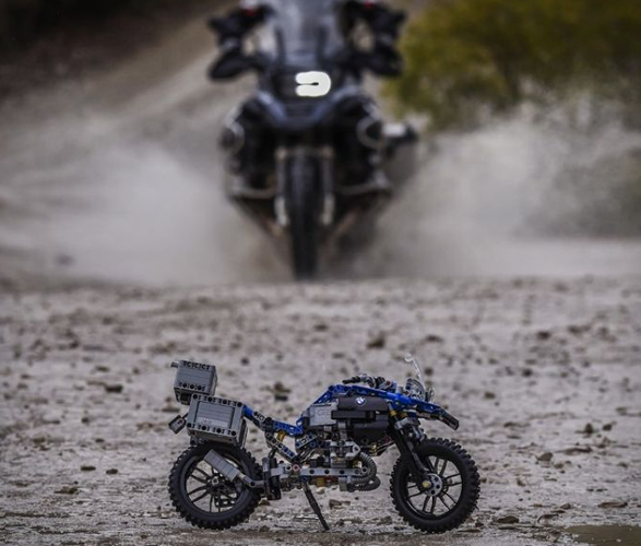 lego-bmw-gs-adventure-8.jpg
