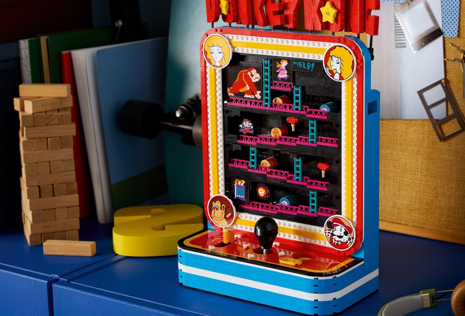 lego-donkey-kong-arcade-72051-01-hero-display-lifestyle-1940x1320.jpg | Image