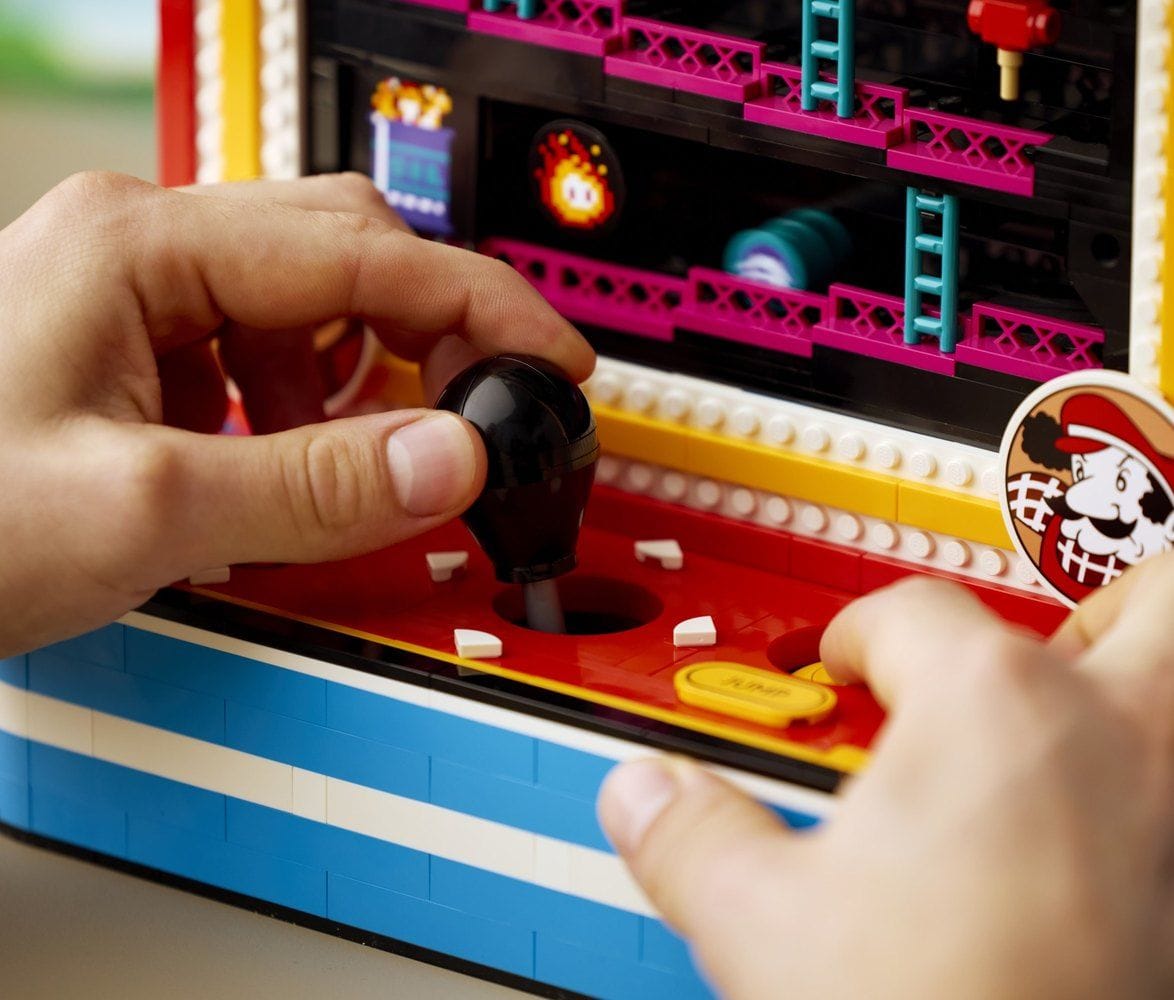 lego-donkey-kong-arcade-72051-03-joystick-jump-button-detail-1174x1000.jpg | Image