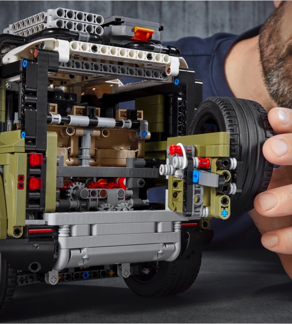 lego-technic-land-rover-defender-3a.jpg | Image