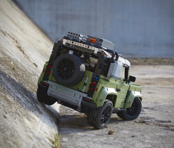 lego-technic-land-rover-defender-6a.jpg