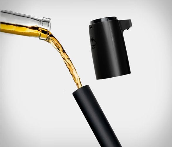 liquorstick-golf-bag-drink-dispenser-3.jpg | Image