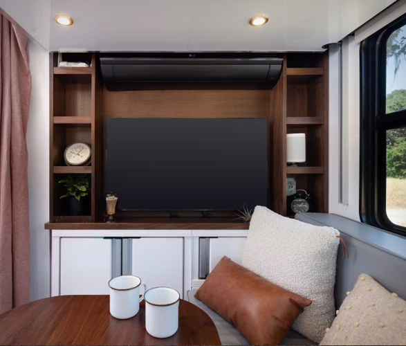 living-vehicle-hd24-travel-trailer-4.jpeg | Image