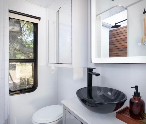 living-vehicle-hd24-travel-trailer-5.jpeg