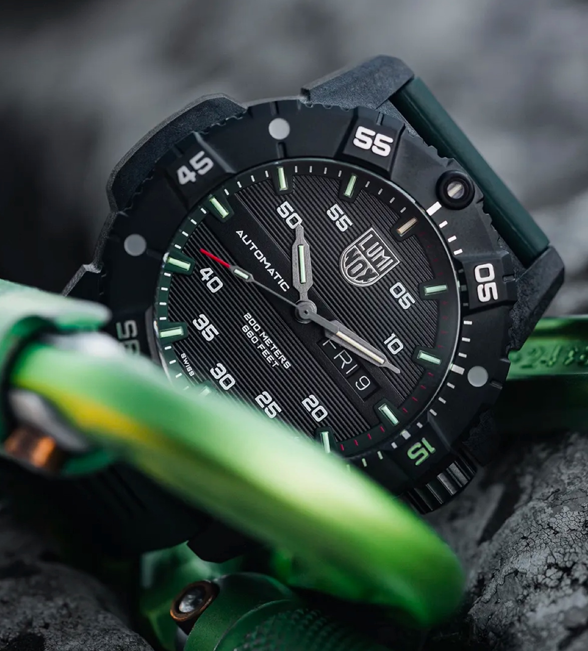 luminox-master-carbon-seal-automatic-7.jpg