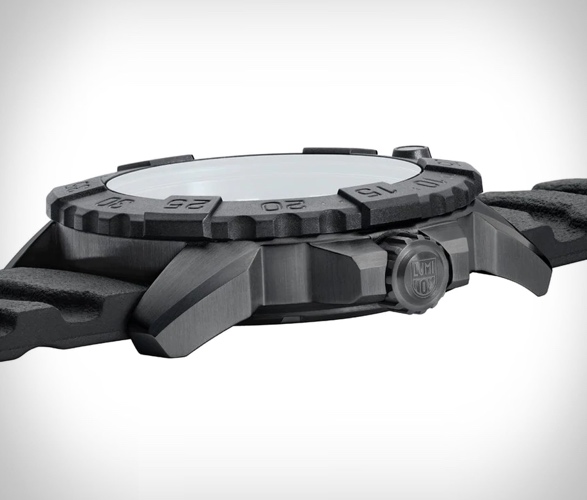 luminox-navy-seal-blackout-dive-watch-4.jpg | Image