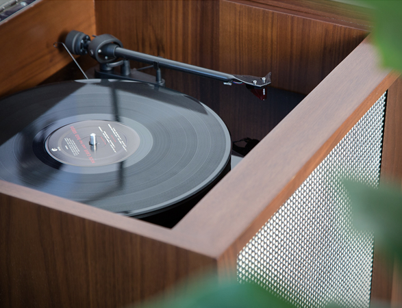 luno-record-whiskey-console-3.jpg | Image