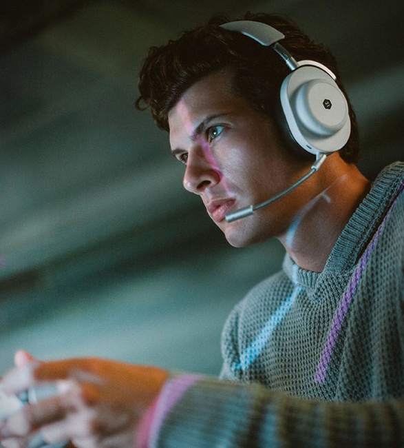 master-dynamic-wireless-gaming-headphones-6.jpg