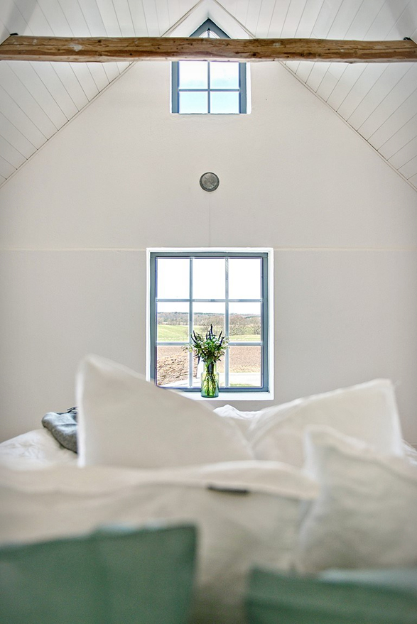 minimalist-barn-conversion-11.jpg