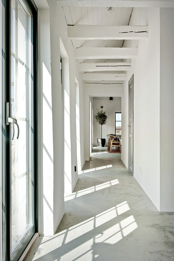 minimalist-barn-conversion-8.jpg