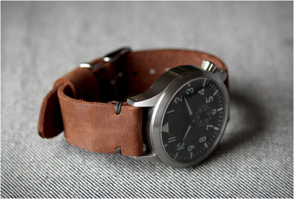 model-2-horween-straps-3.jpg | Image