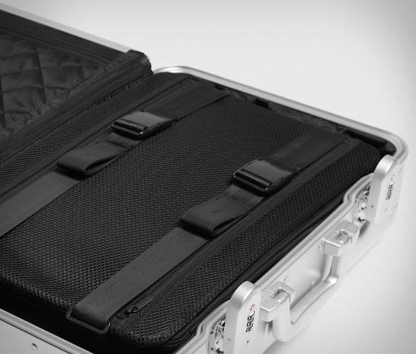 monos-aluminum-carry-on-5.jpg | Image