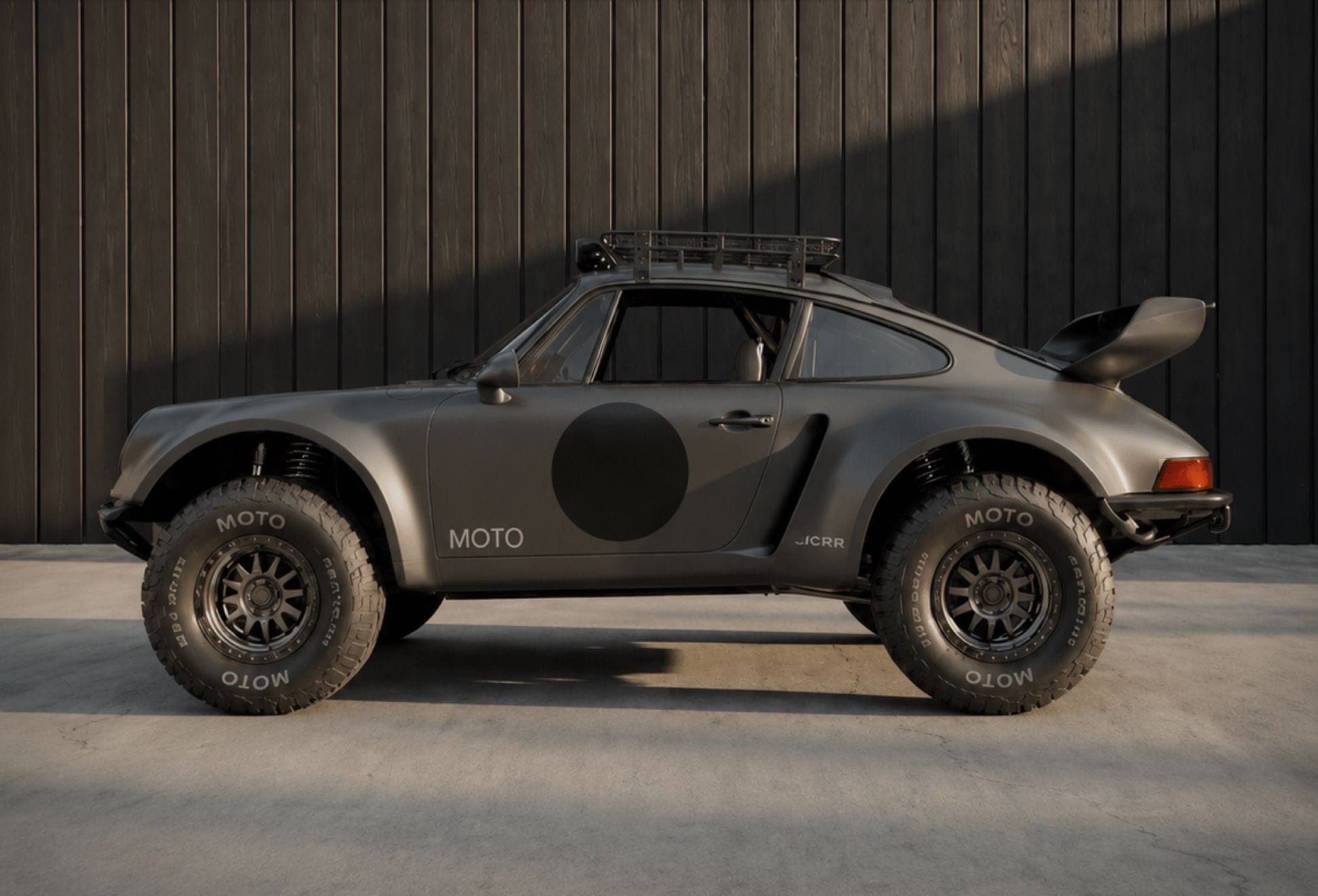 Motomuzi Off-road Porsche 911 | Image