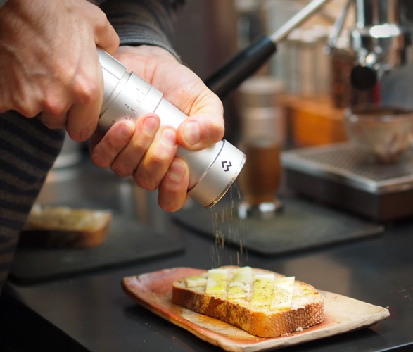 moulin-pepper-grinder-4.jpg | Image