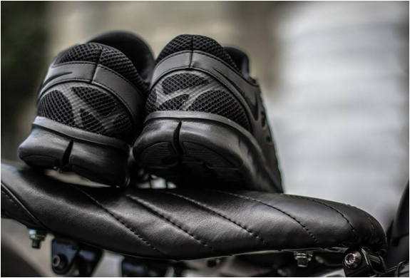 Free run 2 triple black hotsell