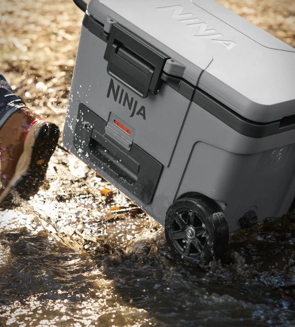 ninja-frostvault-wheeled-cooler-3.jpg | Image