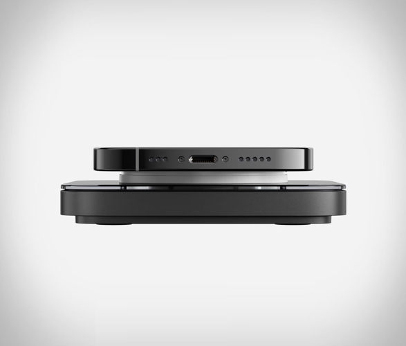 nomad-base-one-magsafe-charger-3.jpg | Image