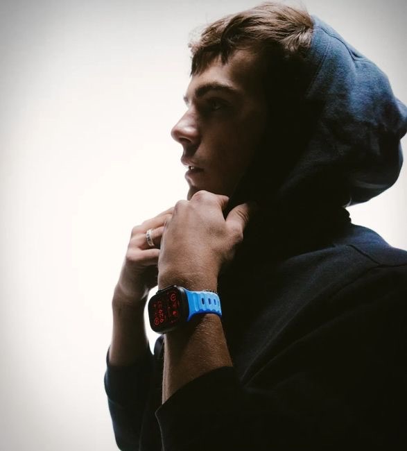 nomad-icy-bue-glow-band-8_Large.jpeg