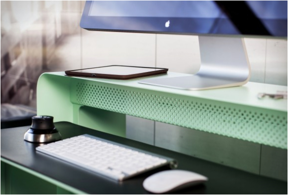 oneless-desk-11.jpg