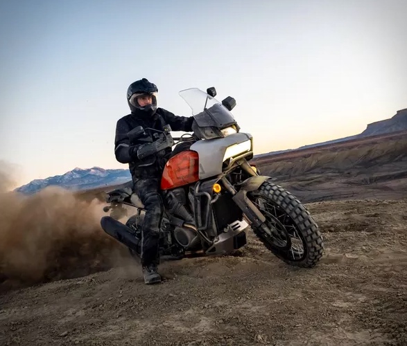 pan-america-1250-adventure-motorcycle-10.jpg