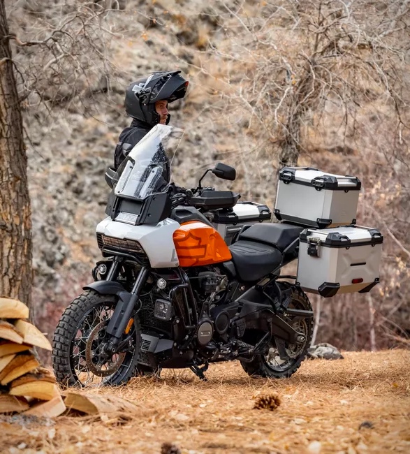 pan-america-1250-adventure-motorcycle-11.jpg