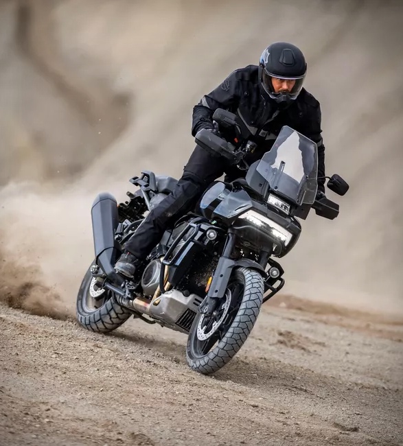 pan-america-1250-adventure-motorcycle-9.jpg