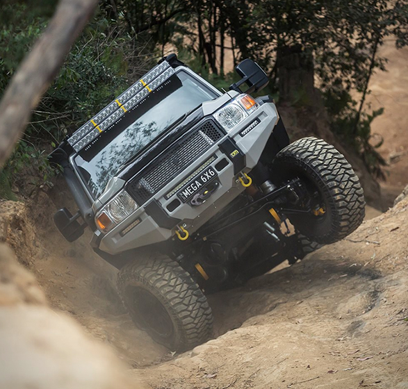 patriot-campers-lc79-6x6-12.jpg