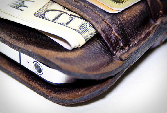 portel-aged-leather-pocket-for-iphone-3.jpg | Image