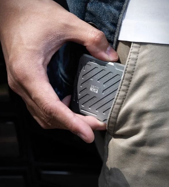pun-cube-magsafe-wallet-6_Large.jpeg