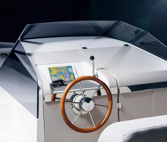 q30-electric-boat-7.jpg