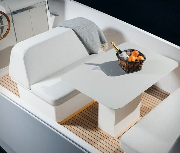 q30-electric-boat-9a.jpg