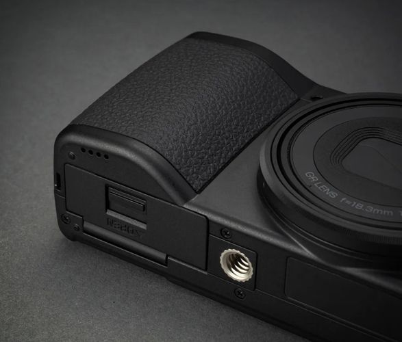 ricoh-gr-iv-monochrome-camera-3.jpg | Image