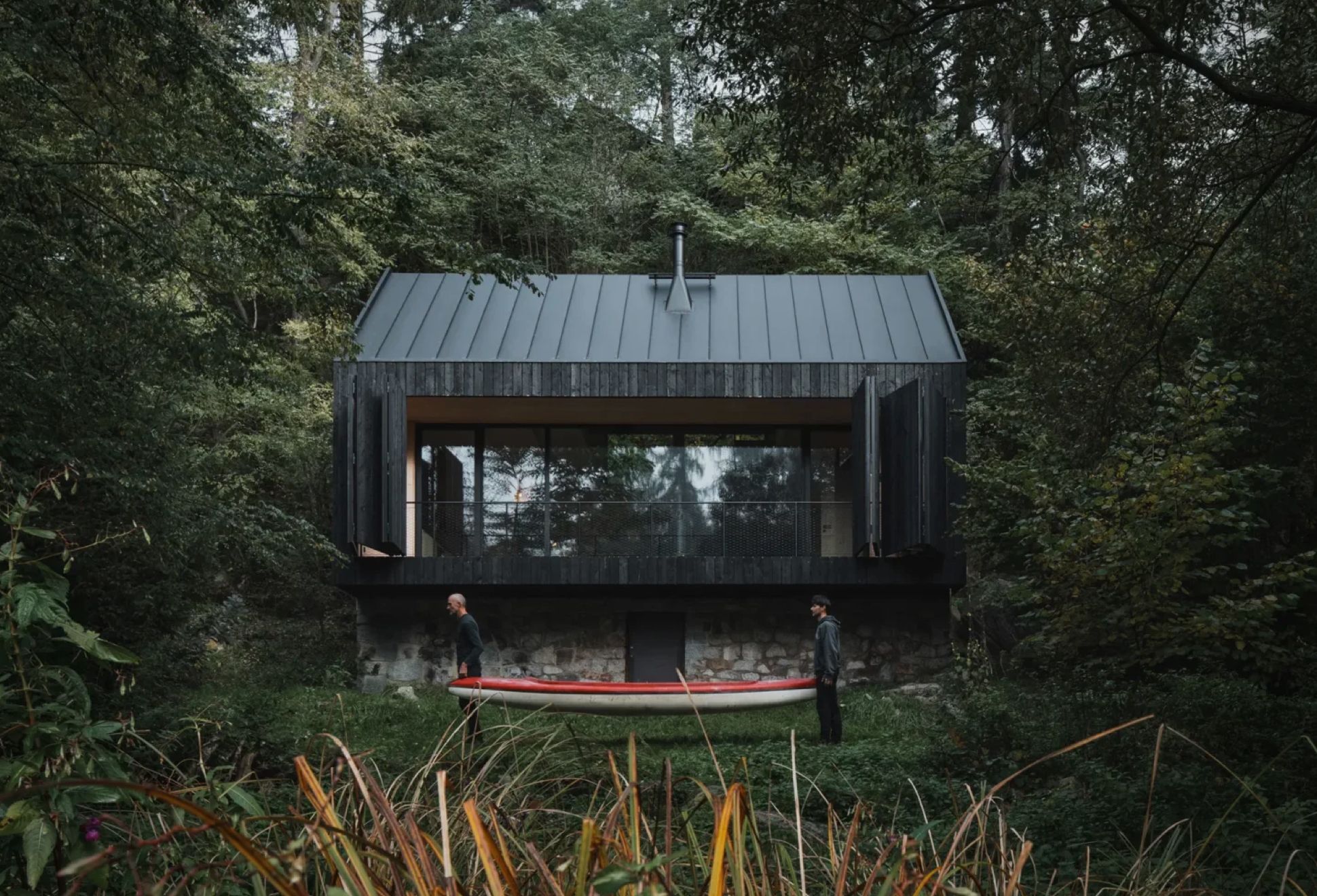 This Cabin Opens Completely to the River | Image