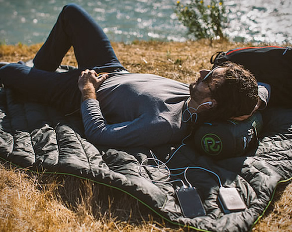 rumpl-puffe-heated-outdoor-blanket-4.jpg | Image