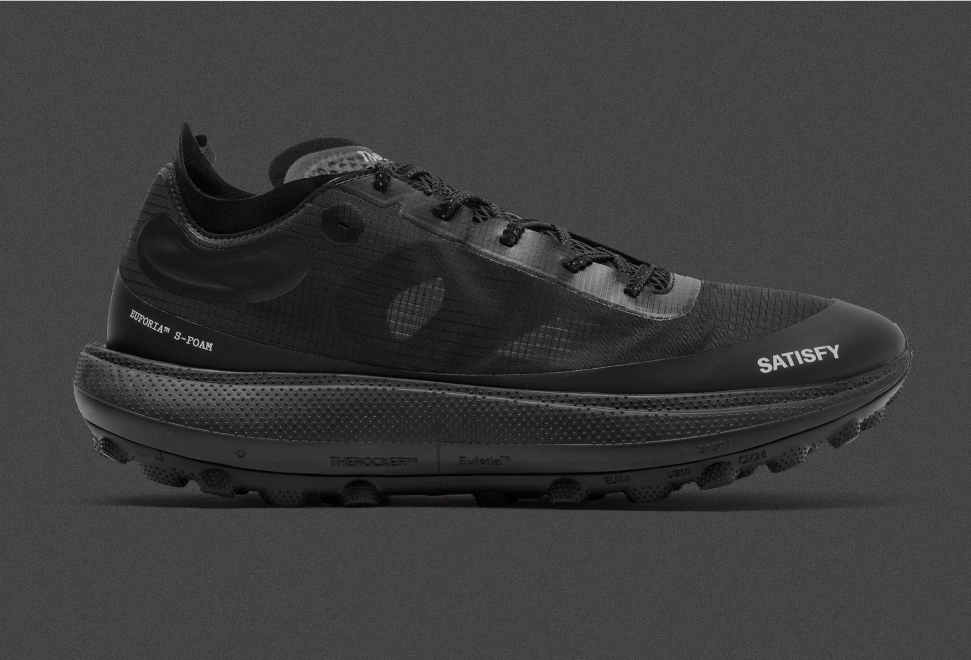 This All Black Running Shoe Handles Road and Trail in One - Image
