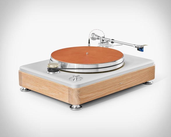 shinola-runwell-turntable-6.jpg
