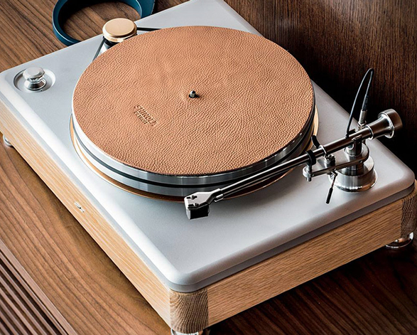 shinola-runwell-turntable-8.jpg