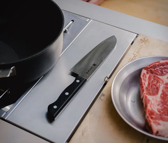 snow-peak-iron-grill-table-camp-kitchen-4.jpg | Image