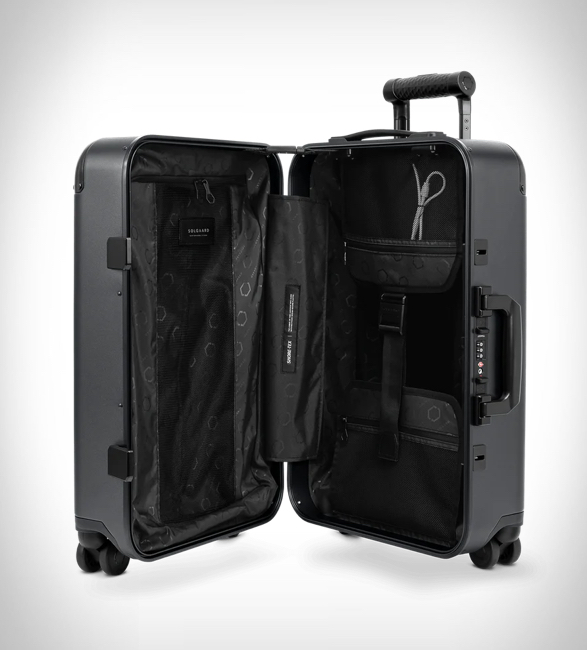 solgaard-carry-on-closet-original-3.jpg | Image