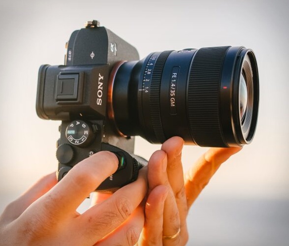 sony-a7-iv-camera-6.jpg