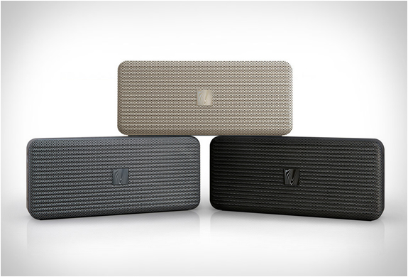 soundfreaq-pocket-kick-6.jpg