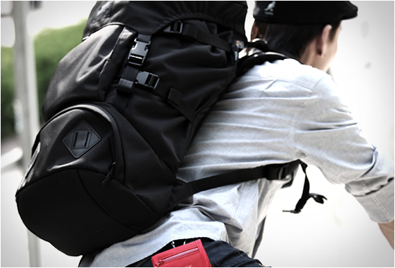 t-level-deluxe-43l-backpack-3.jpg | Image