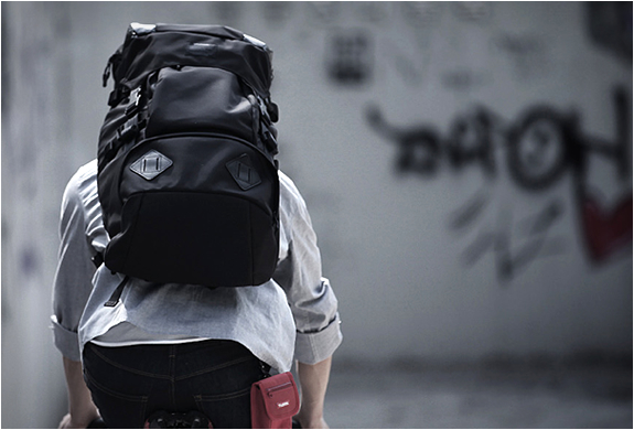 t-level-deluxe-43l-backpack-4.jpg | Image