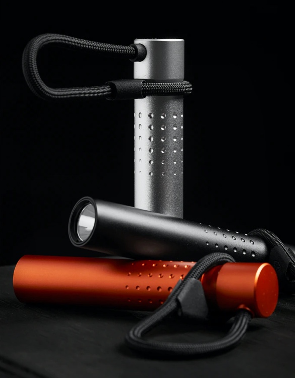 tactica-f100-flashlight-power-bank-5.jpg | Image