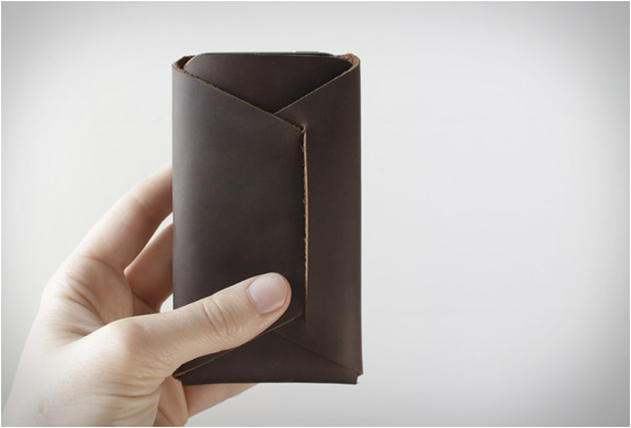 the-folded-iphone-carry-4.jpg | Image