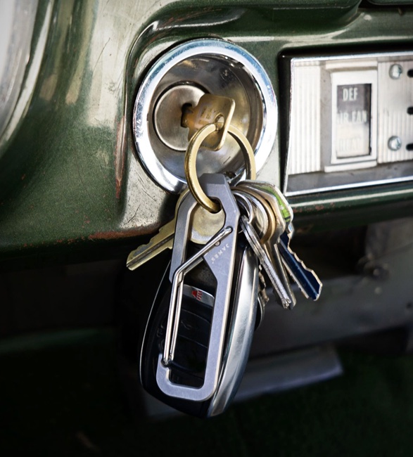 the-james-brand-holcombe-carabiner-5.jpg | Image