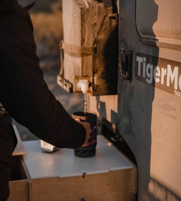 tiger-moth-camper-9a.jpg